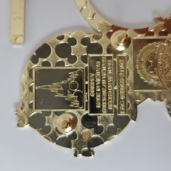 WDW 50th Anniversary Pin With Chip And Dale - Picture 3 of 3